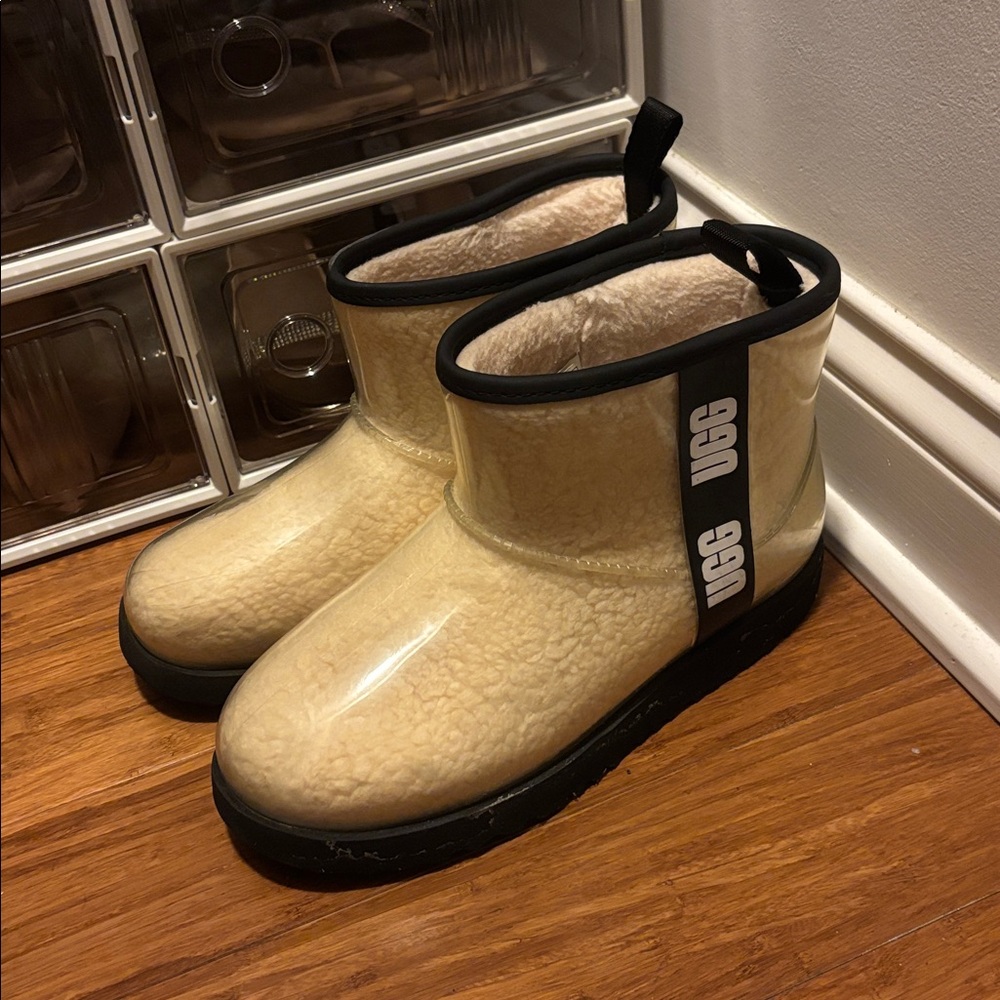 UGG Classic Clear Mini II Boot Size 6 Neutral